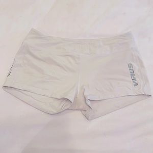 Virus Booty Short size small